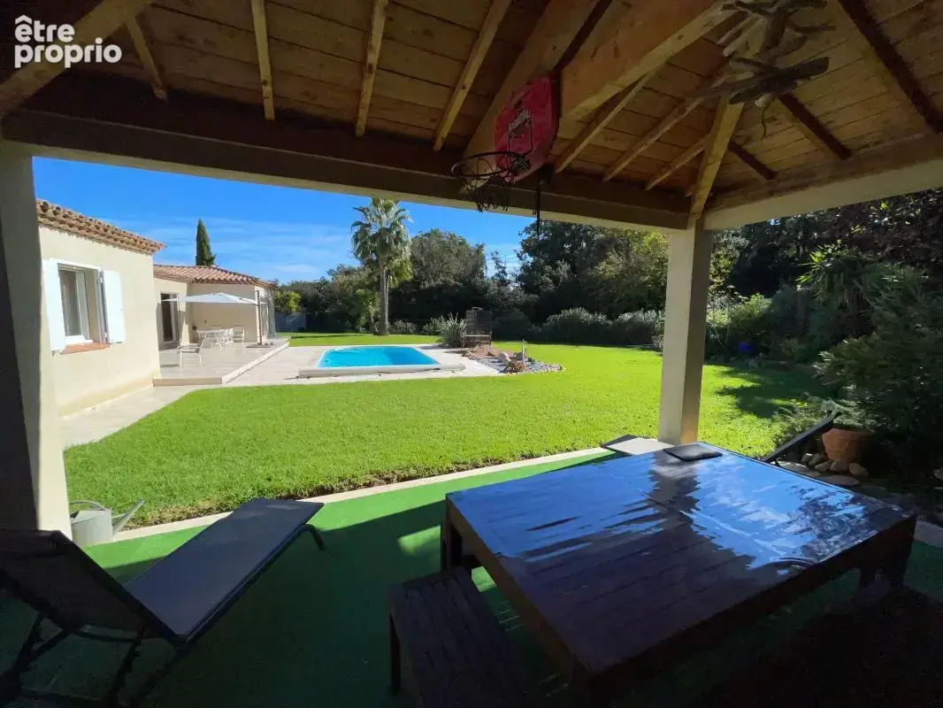 A vendre la seyne sur mer quartier sud tres belle villa de plain pied 5 pieces 4 chambres jardin piscine garage - photo 14