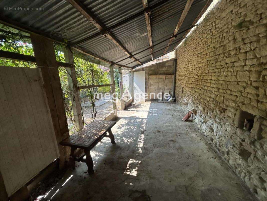 Maison 96 m² à Surgeres  - photo 9
