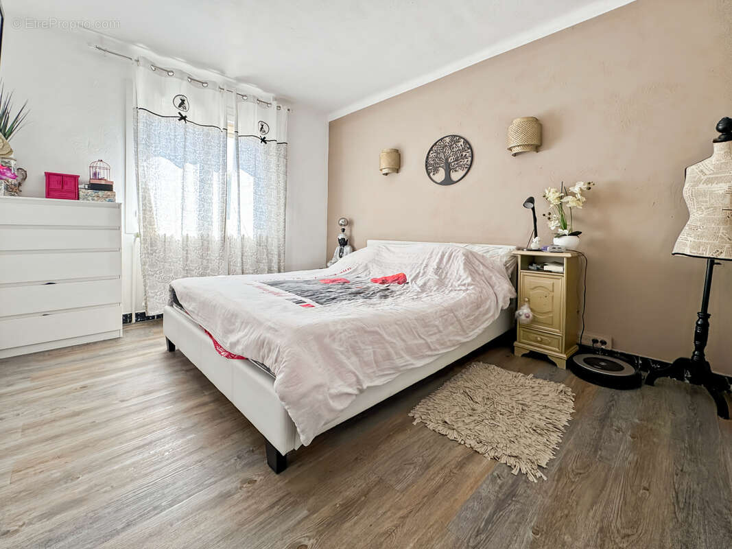 Maison Bedarrides 6 pièce(s) 135 m2 - photo 5
