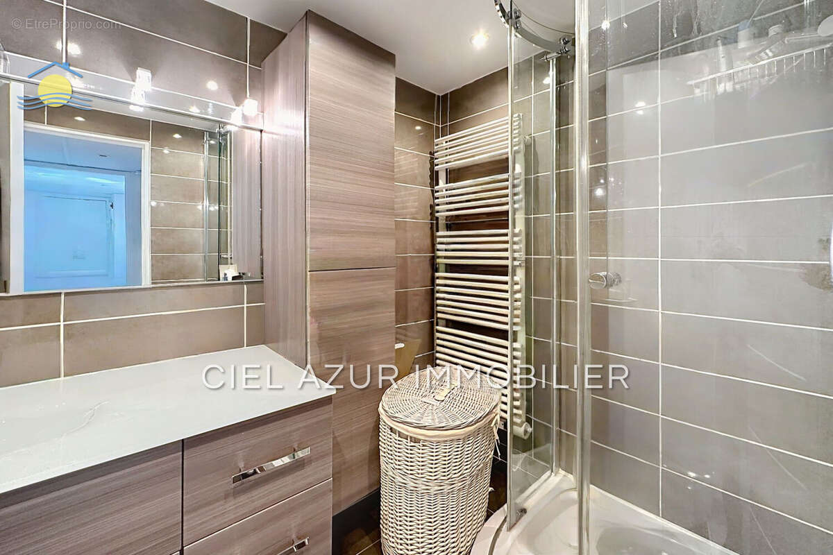 Appartement à VALLAURIS