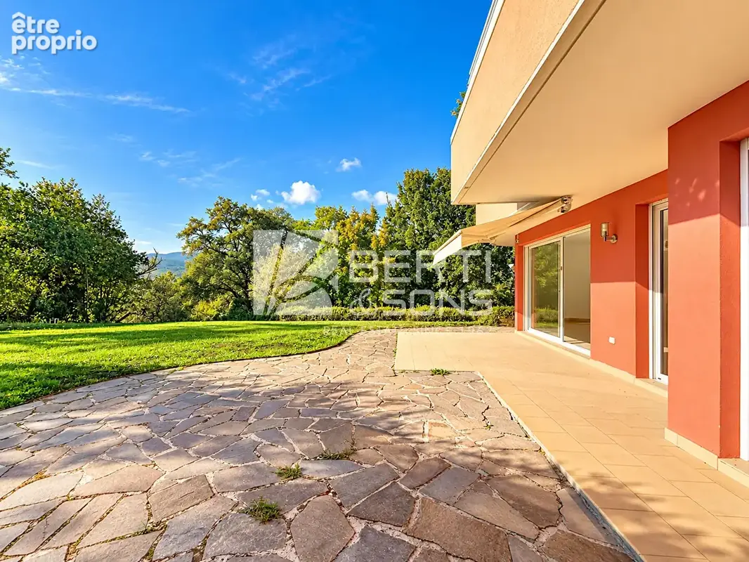 Mandelieu minelle - vaste 4 pieces en rez-de-jardin dans domaine securise - gardien piscine garage parking ext - photo 1
