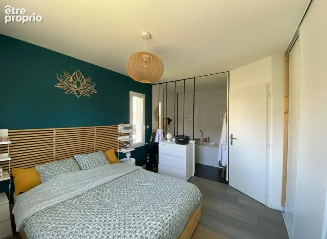 Maison 110 m² à Saint-Yzan-De-Soudiac  - photo 6