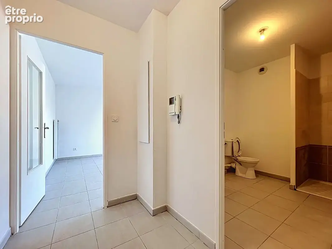 Dernier étage avec grande terrasse - Studio lumineux de 26,40 m² - Marseille 10e - photo 5