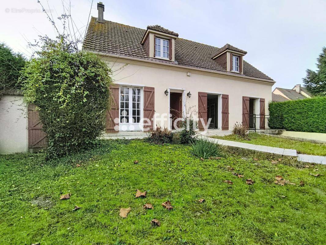 Maison à LE MESNIL-AUBRY