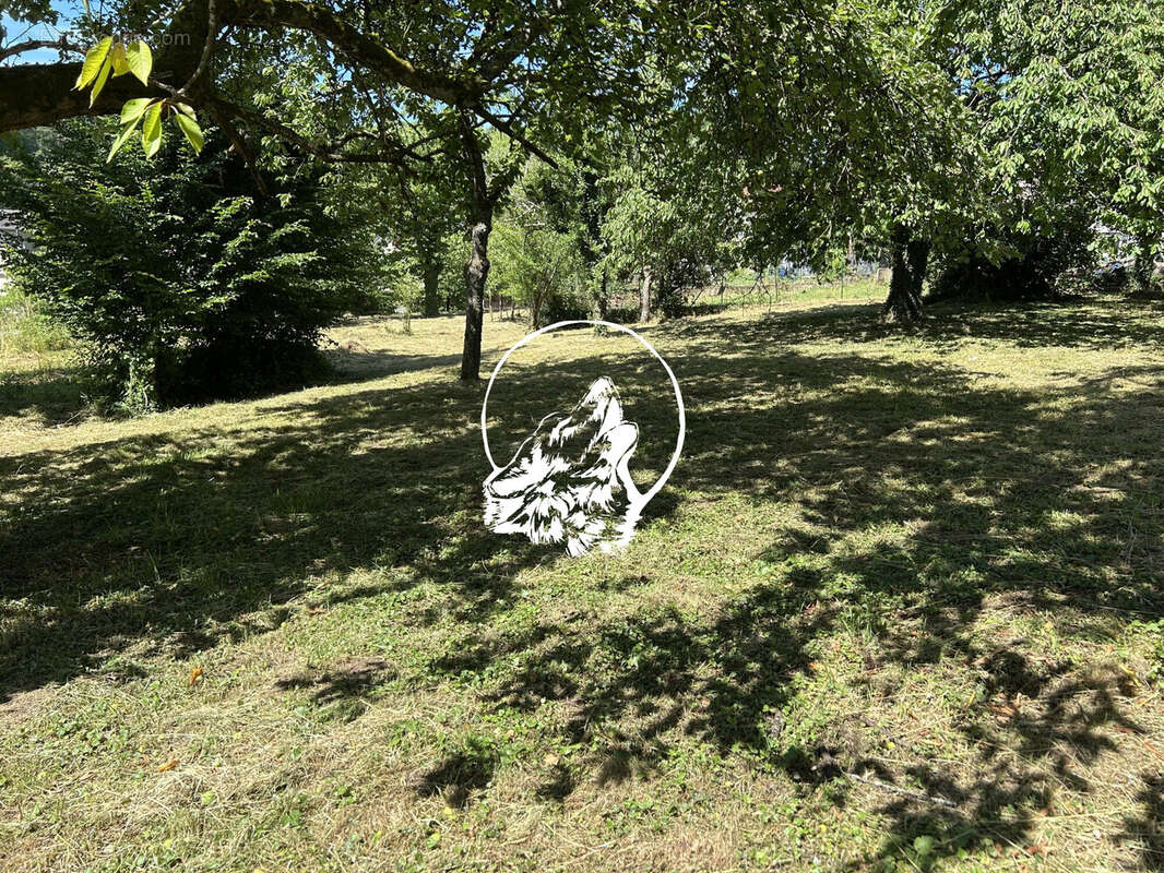 Terrain à LONGEVILLE-LES-SAINT-AVOLD