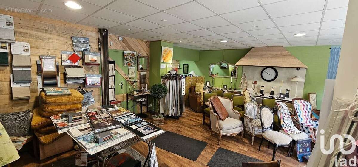 Photo 2 - Commerce à CHINON