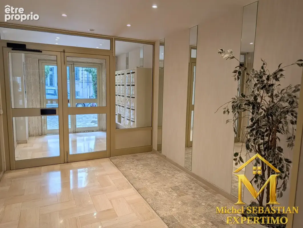 EXCLUSIVITE ! Appartement 3P rénové avec parking et cave - Centre Ville - photo 11