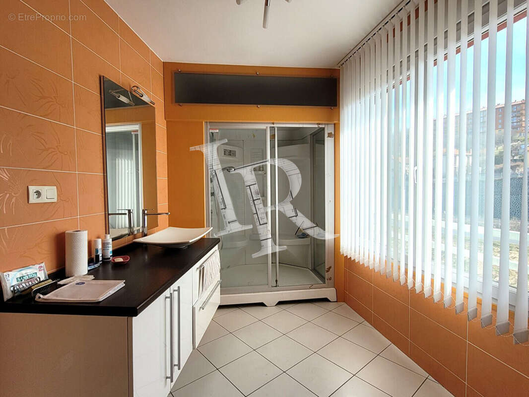 Hammam salle d&#039;eau - Appartement à LE PUY-EN-VELAY