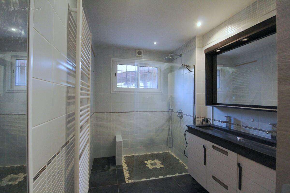 Maison à MONTHOLIER