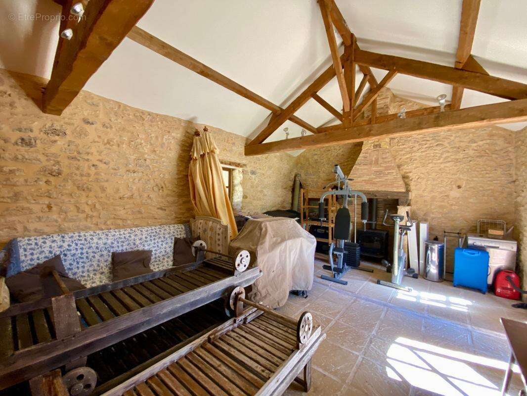 Maison à MAUZAC-ET-GRAND-CASTANG