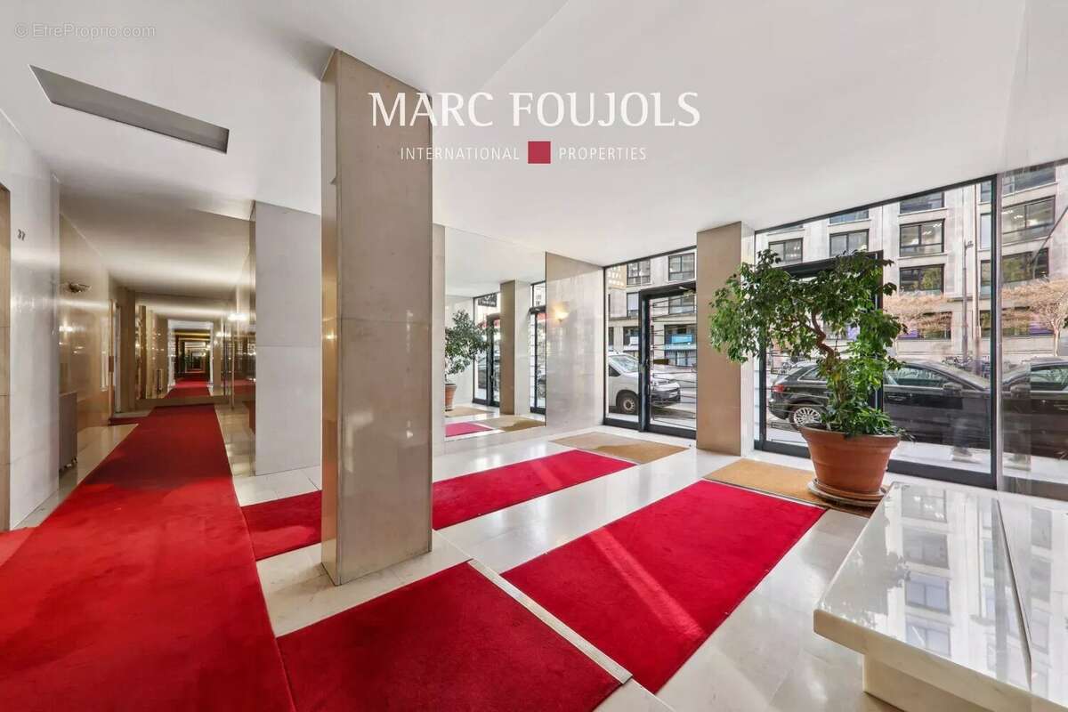 Appartement à PARIS-16E