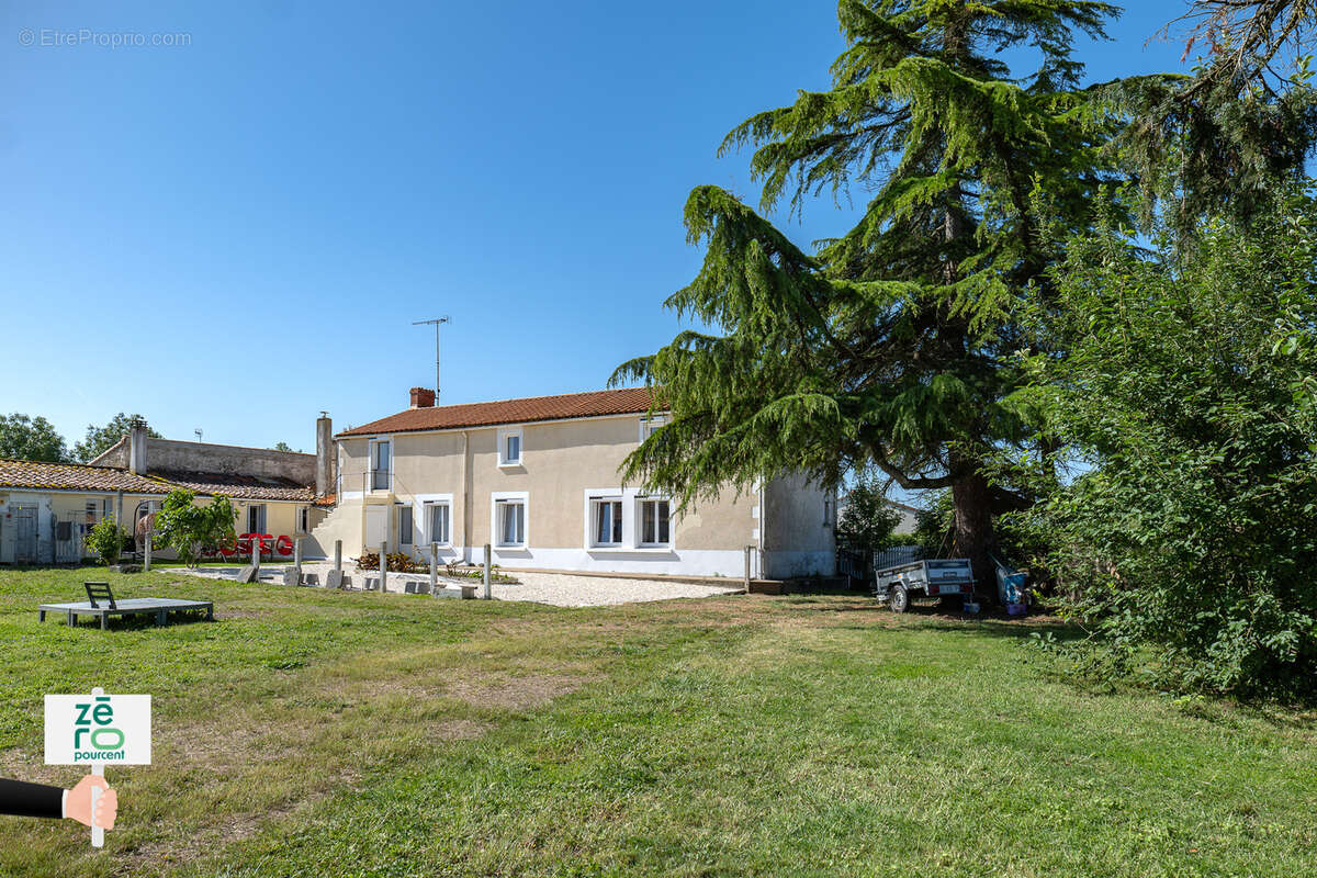 Maison à LES MAGNILS-REIGNIERS
