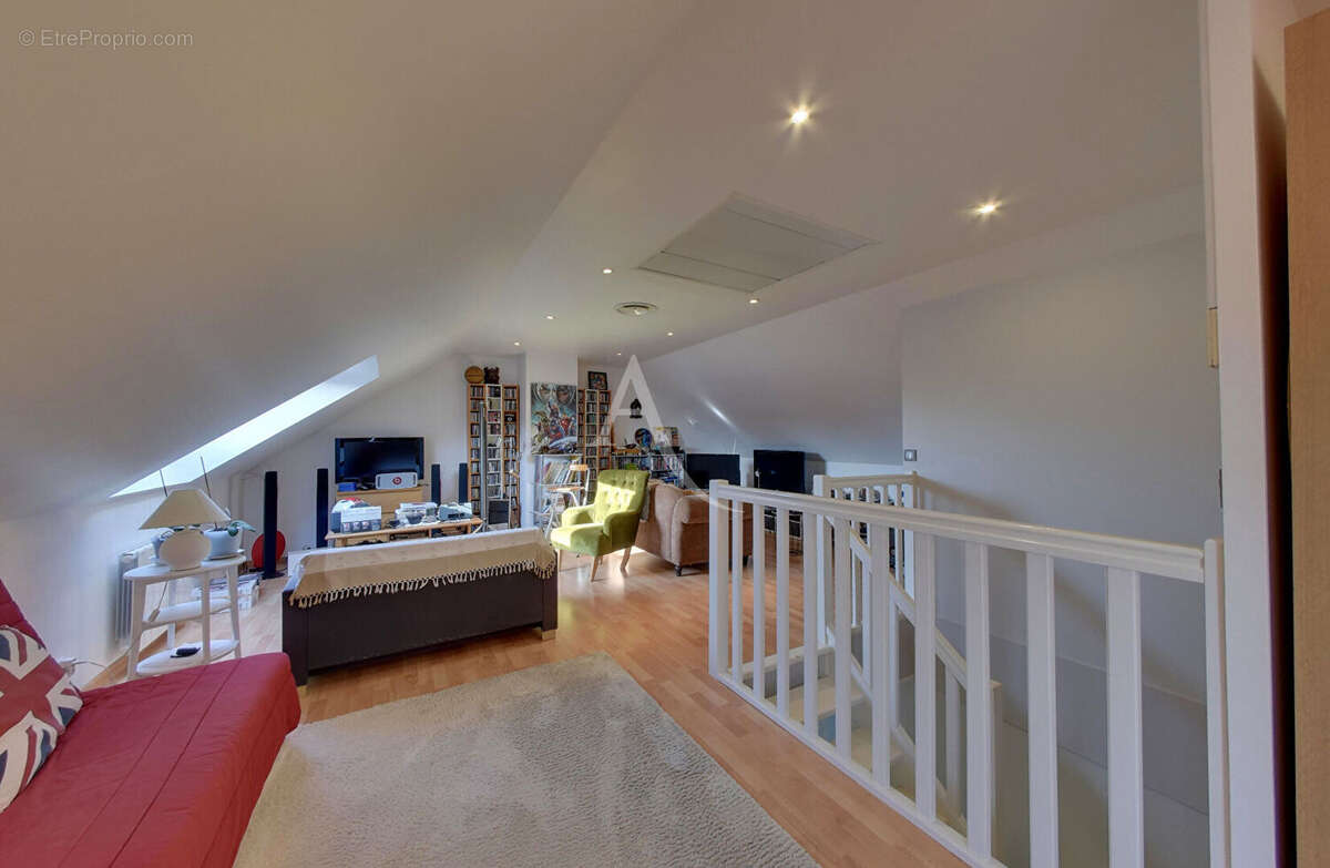 Maison à CHEVRY-COSSIGNY