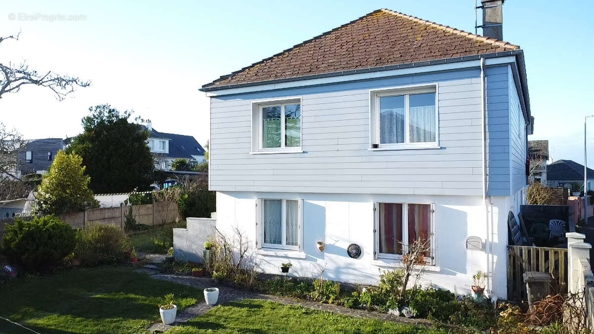 Maison à DONVILLE-LES-BAINS