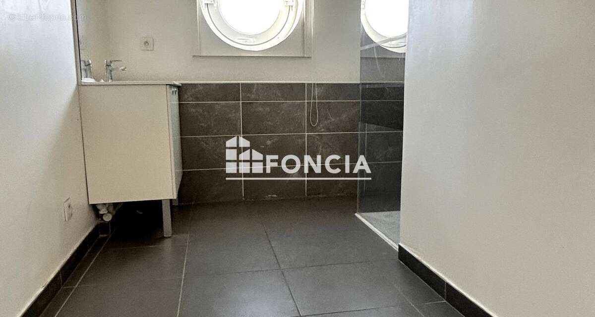 Appartement à MARSEILLE-4E