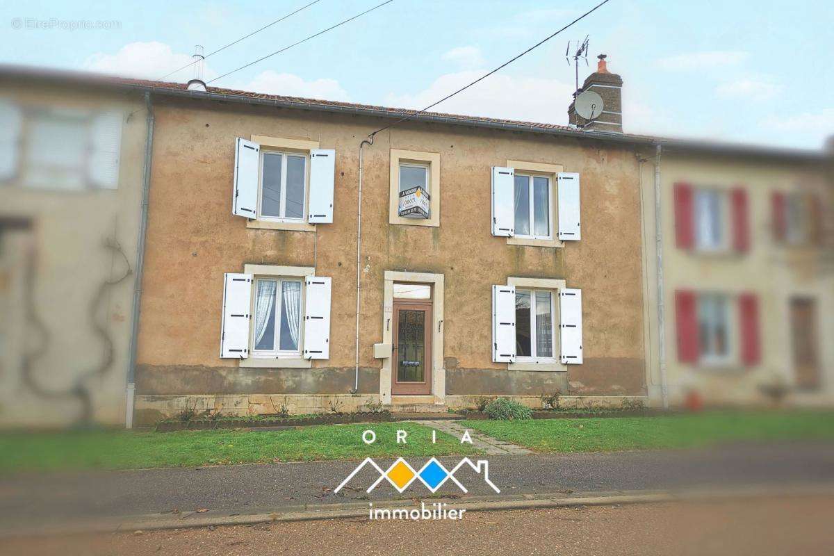 Maison à VIEVILLE-EN-HAYE