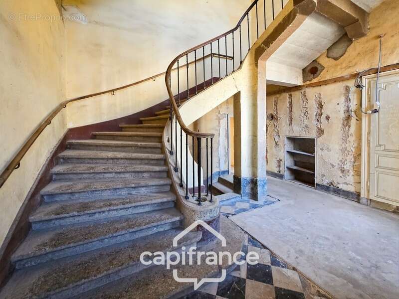 LORMES (Morvan) – Ancien hôtel particulier du XVIIIᵉ siècle – 780 m² de caractère à restaurer - photo 4