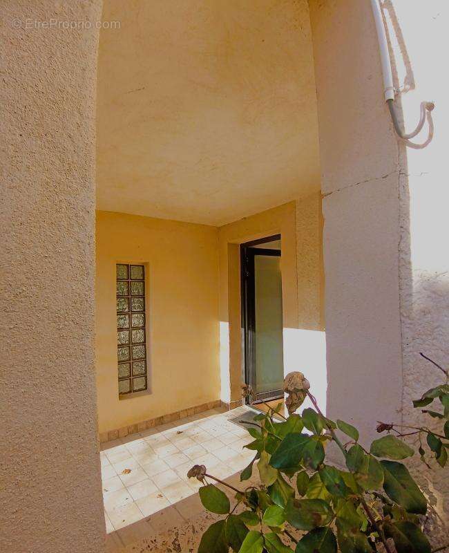 Maison à CAMARET-SUR-AIGUES