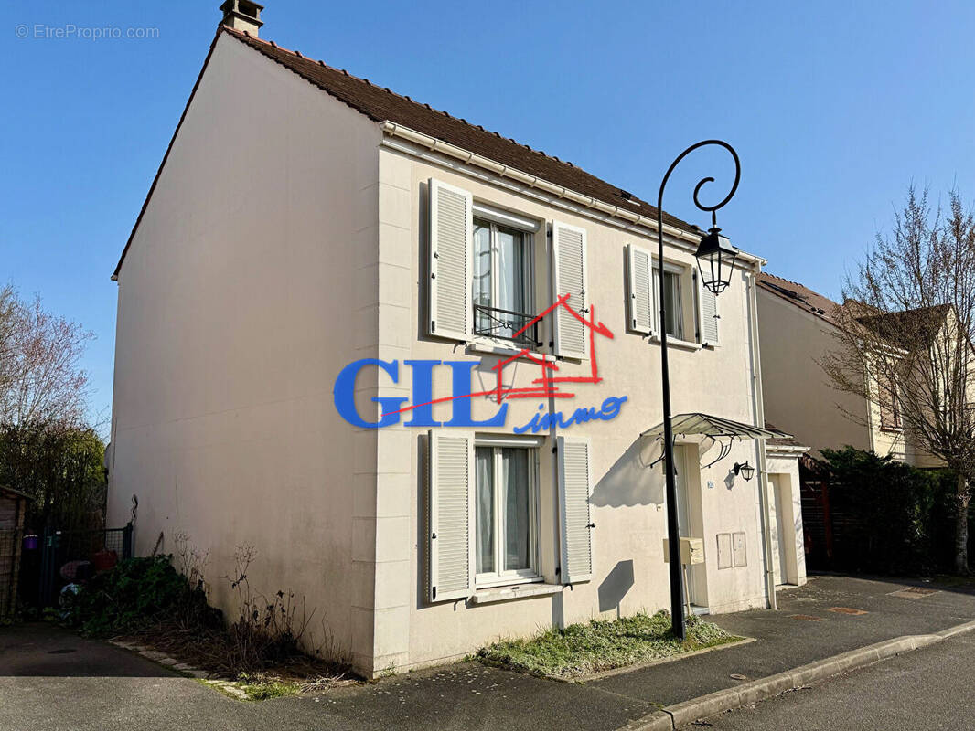 Maison à SAVIGNY-LE-TEMPLE