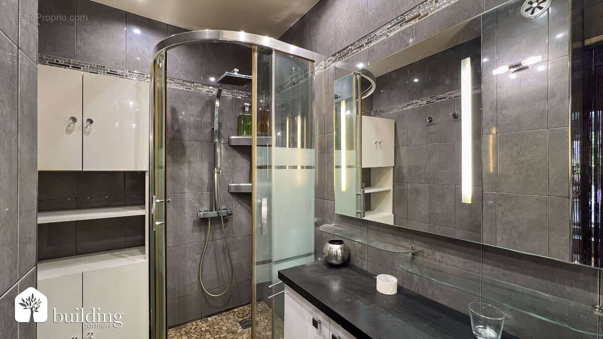 Appartement à LEVALLOIS-PERRET