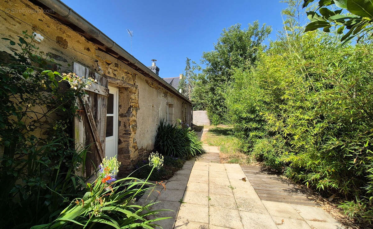 Maison de caractère en pierre entre bourg et mer - photo 3