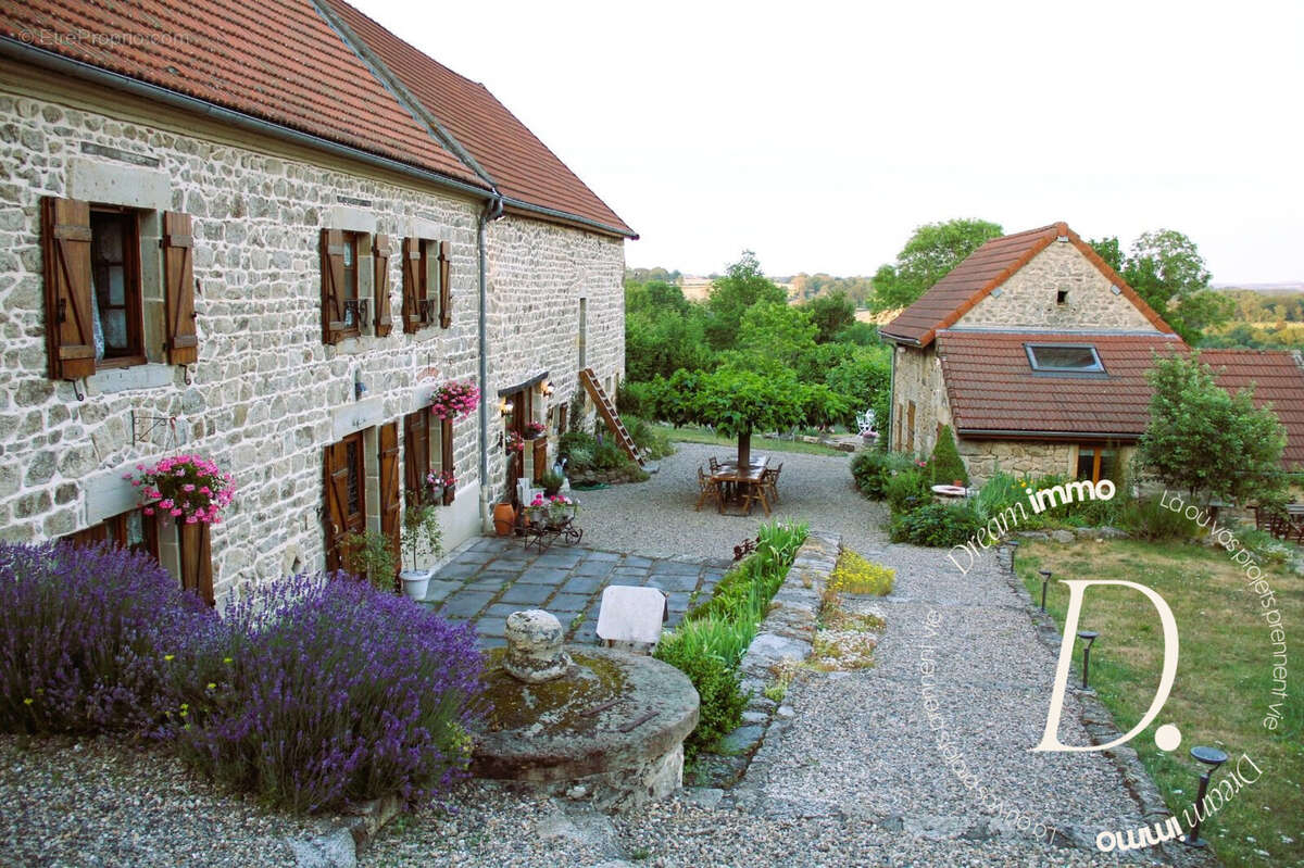 Maison à SAINT-GERVAIS-D'AUVERGNE
