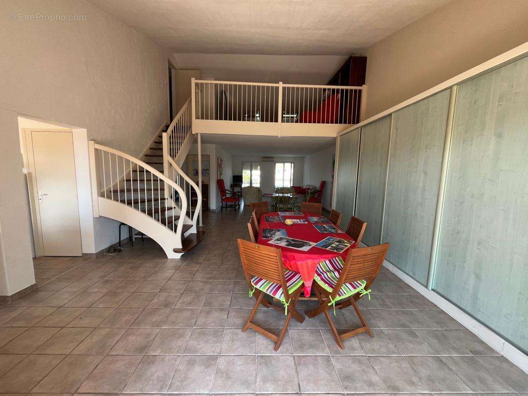 Meze, Appartement avec exceptionnel et rarissime emplacement sur le port - photo 15