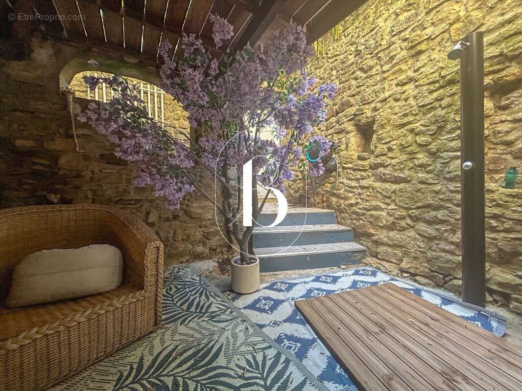 Maison 122 m² à Uzes  - photo 2