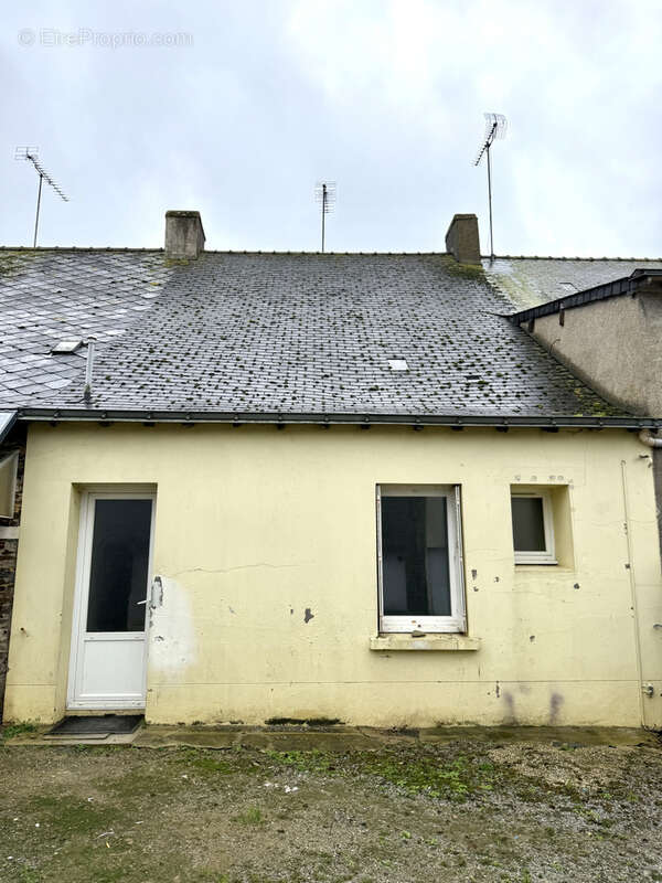 Maison à LA CHAPELLE-GLAIN
