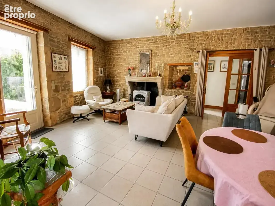Maison de 7 pièces, 5 chambres, 234 m2 à Villefagnan - photo 7