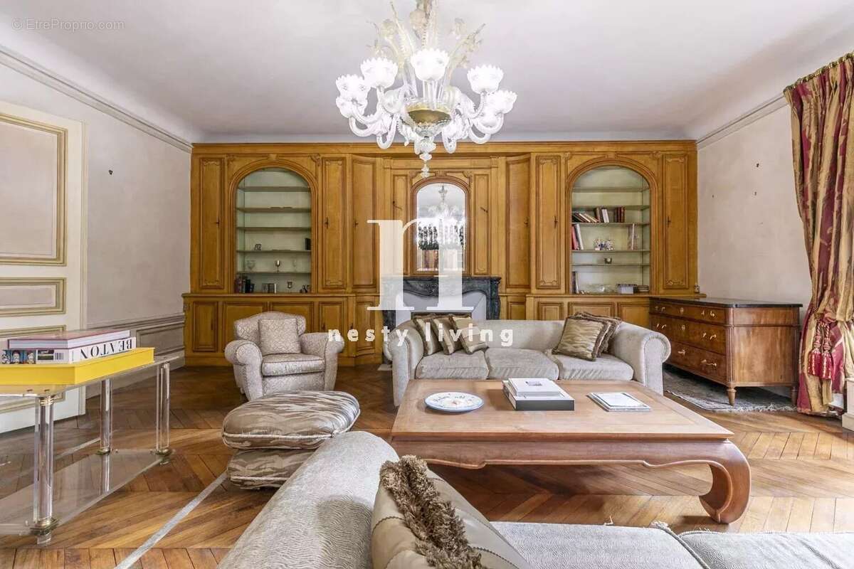 Appartement à PARIS-16E