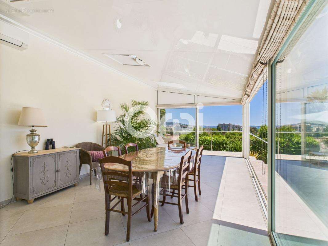 Maison à MANDELIEU-LA-NAPOULE