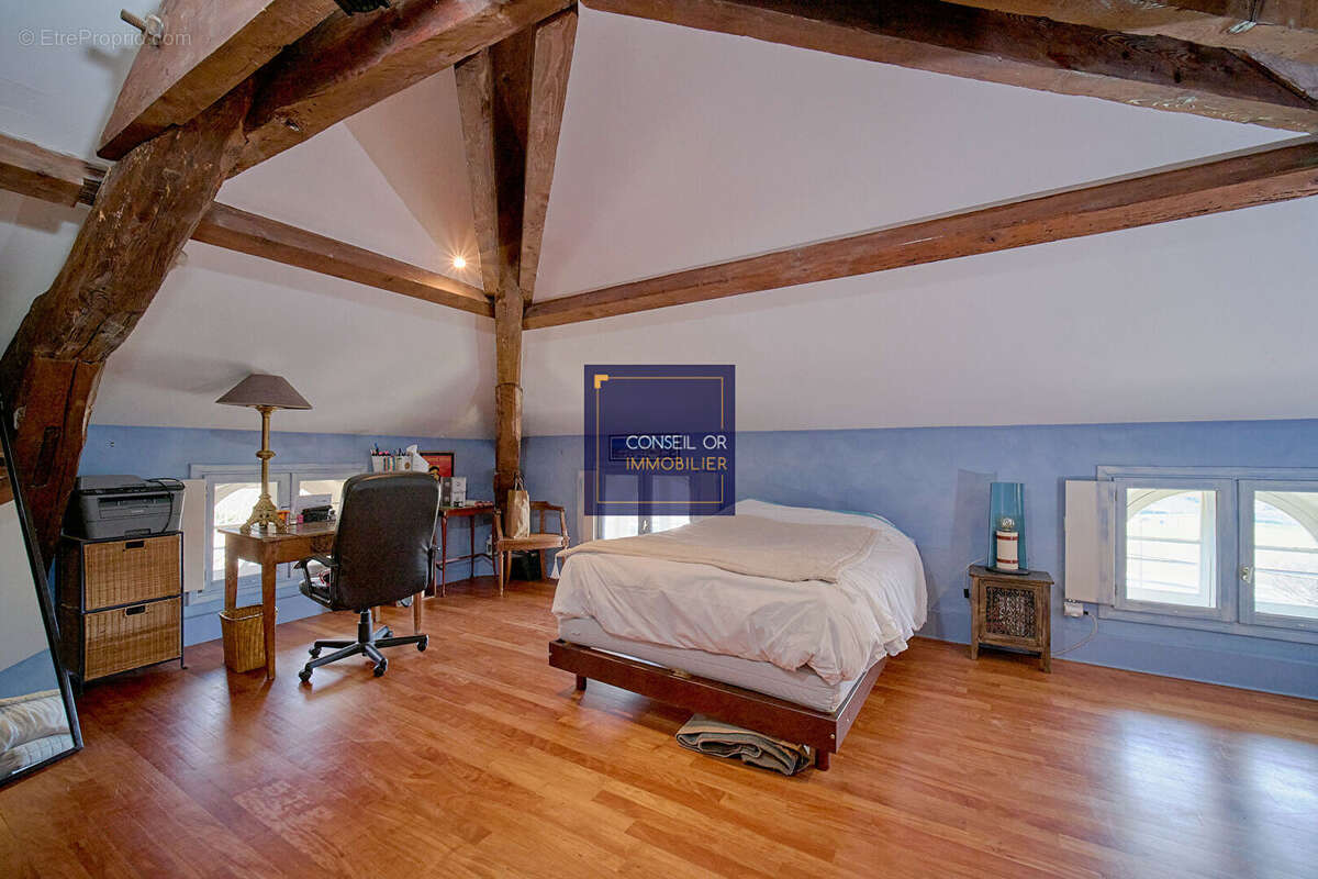 Maison à SAINT-GENIS-LAVAL