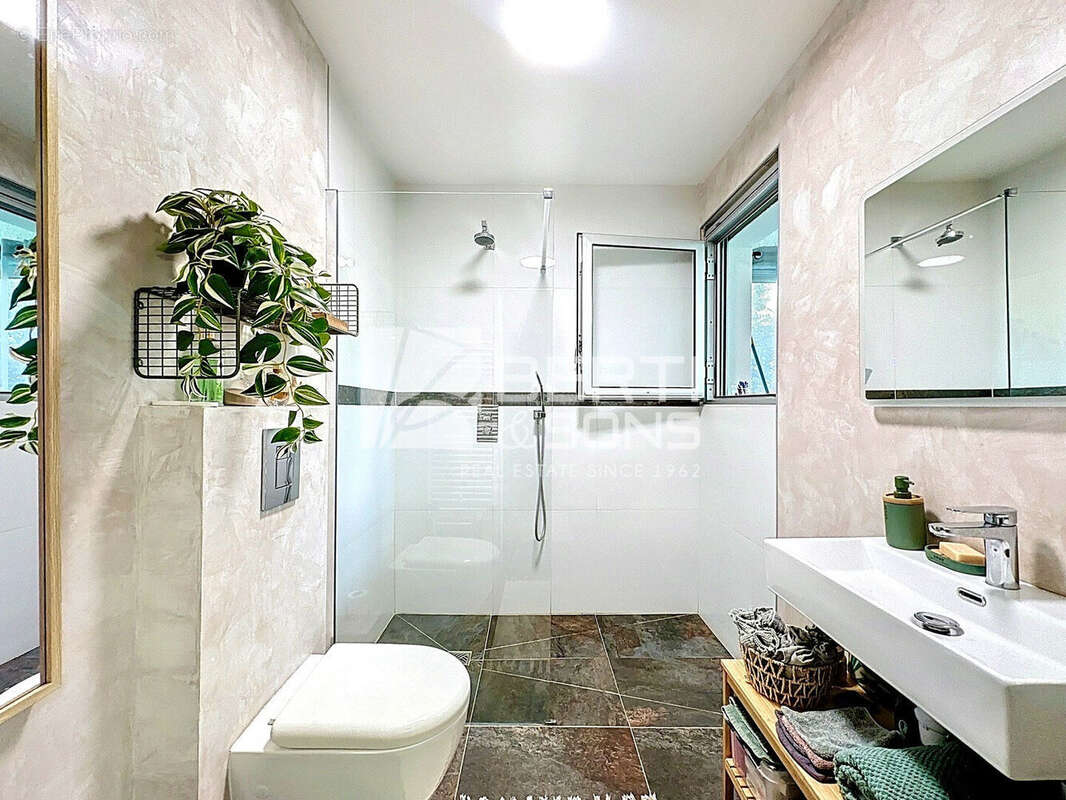 Exclusivite  - appartement 2 pieces renove - terrasse - jardin 100m² - parking - cave - photo 11