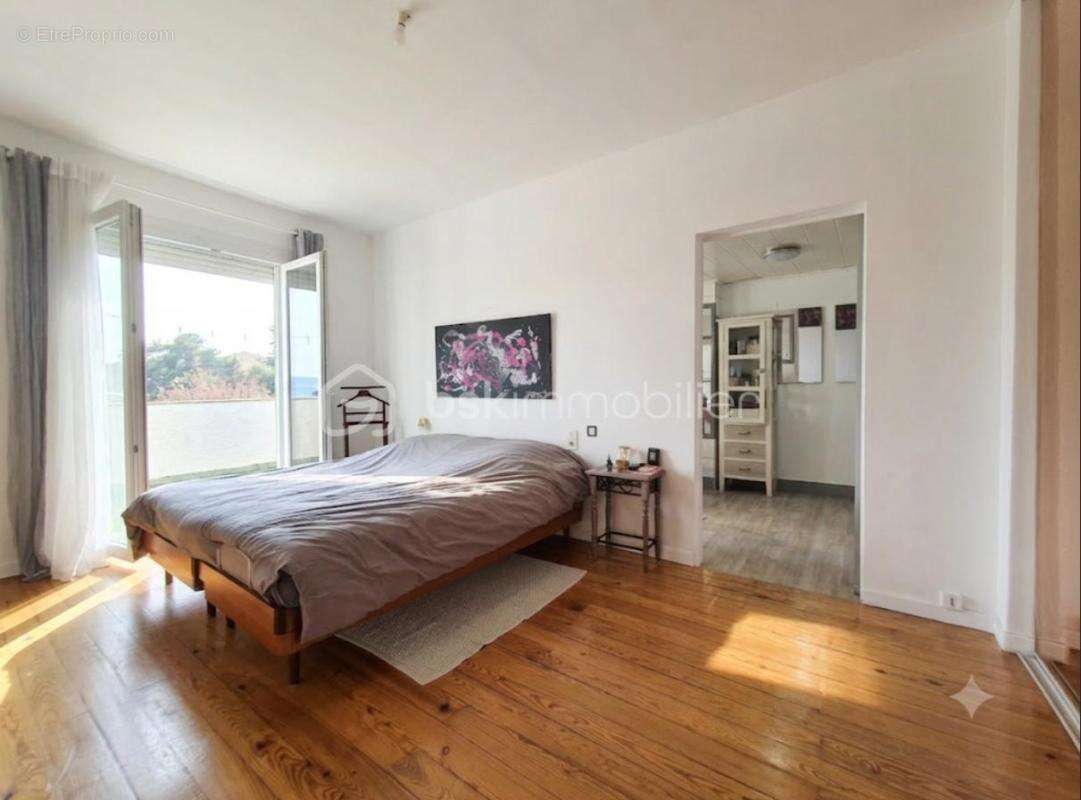 Maison de ville 175 m² avec jardin et garage : 1 appt T4 133 m² et un studio de 33 m² - photo 5