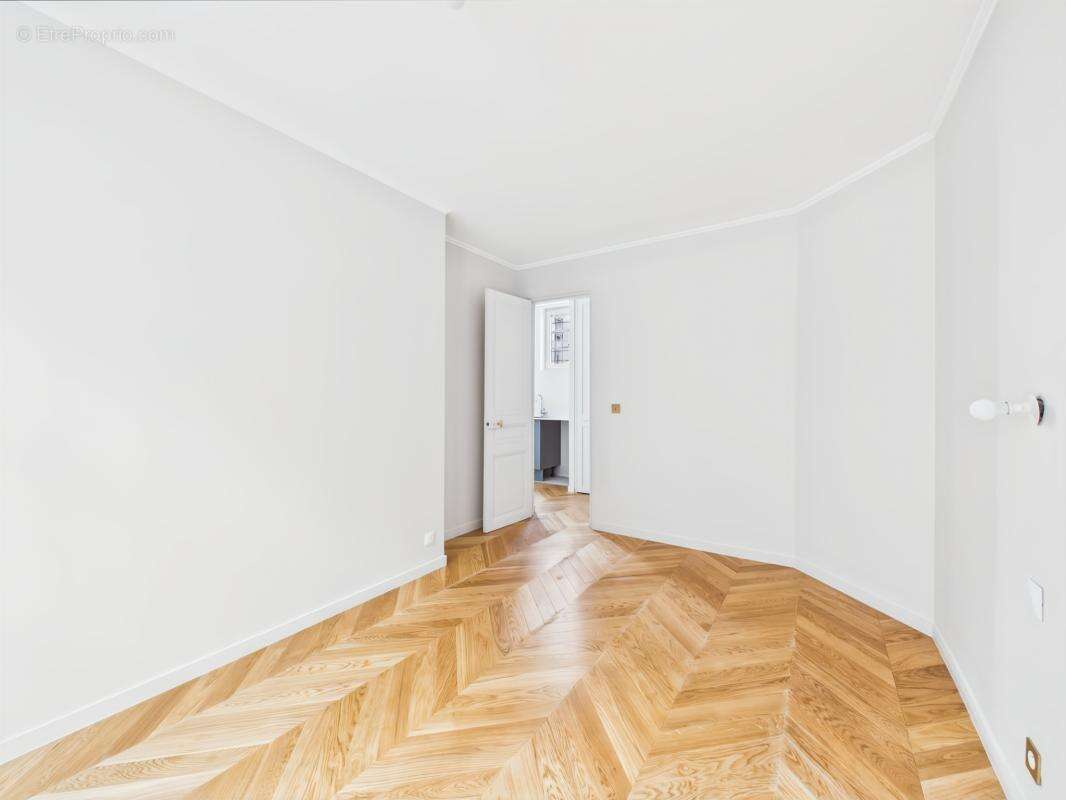 Appartement à PARIS-14E