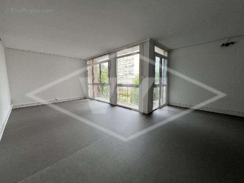 Appartement à BOUSSY-SAINT-ANTOINE