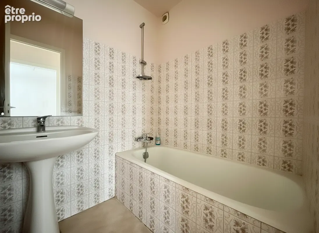 EXCLUSIVITE - Centre de Challans - Appartement avec terrasse et stationnement - photo 4