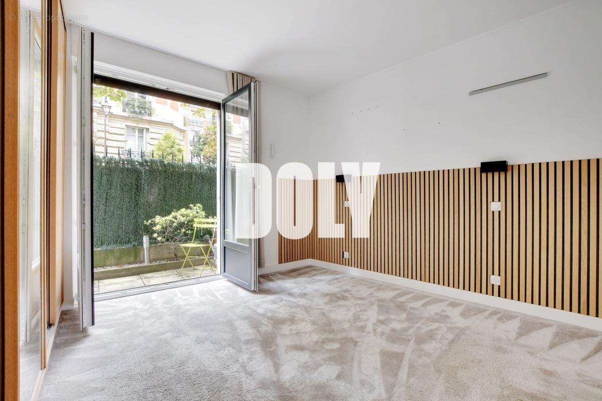 Appartement à NEUILLY-SUR-SEINE