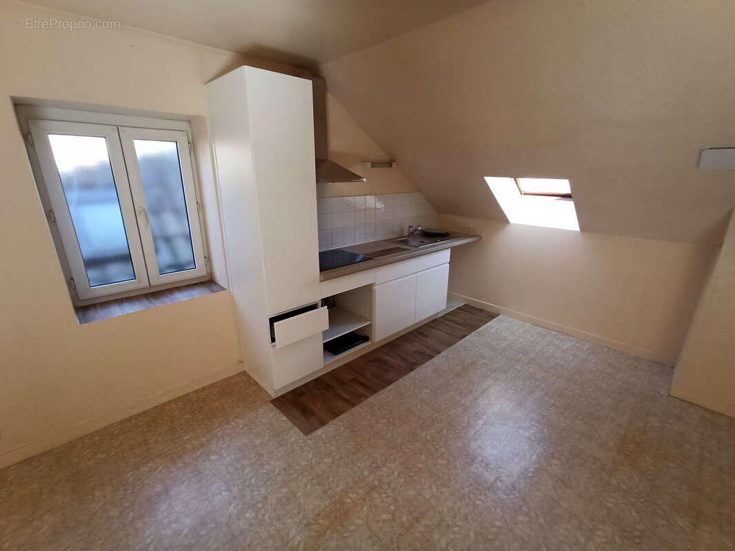 Commerce à AIXE-SUR-VIENNE