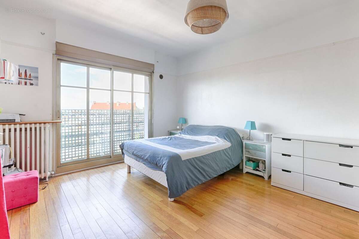 Appartement à LA GARENNE-COLOMBES