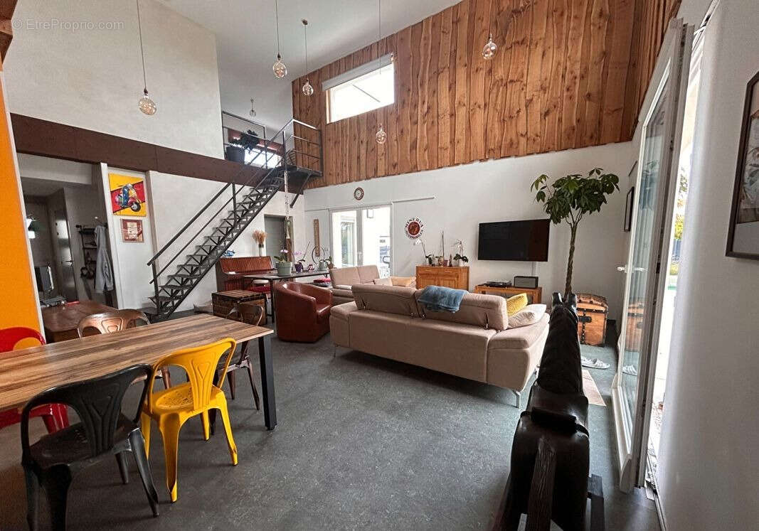 CENTRE VILLE - Maison contemporaine avec garage & piscine - photo 4