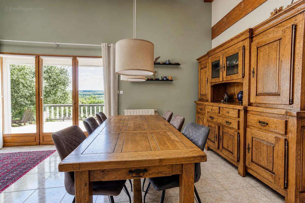 Maison familiale de 170 m² avec piscine à Primarette - photo 7