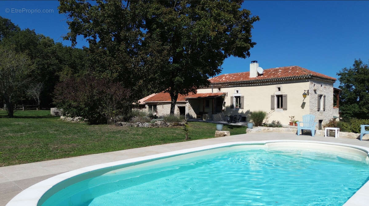 Très belle maison rénovée sur 8h avec terrain de loisir. - photo 2