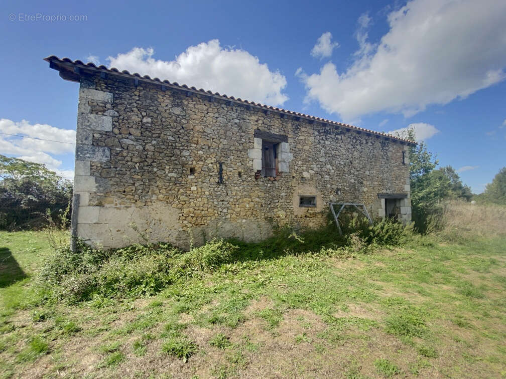 Maison à DOUVILLE