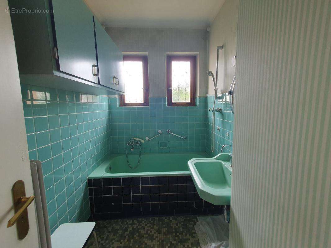 REICHSTETT – Une maison familiale pleine de charme et de possibilités, à seulement 10 minutes de Strasbourg - photo 9