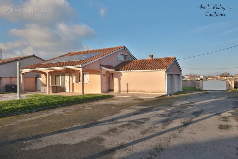 Maison à SAINT-MARTIN-BELLE-ROCHE