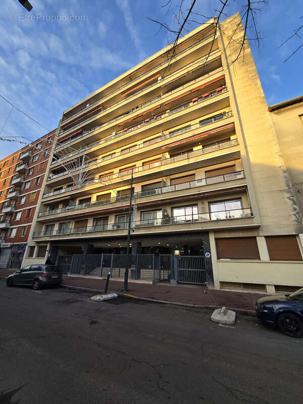Appartement à LES PAVILLONS-SOUS-BOIS