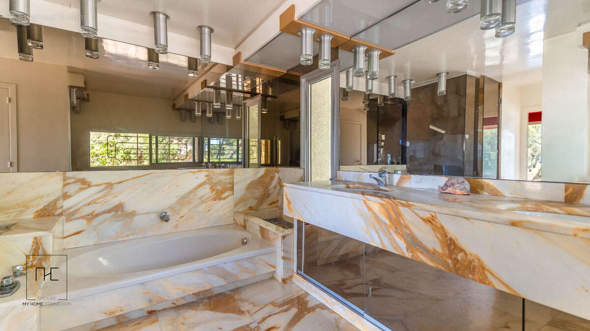 Maison à CARQUEIRANNE