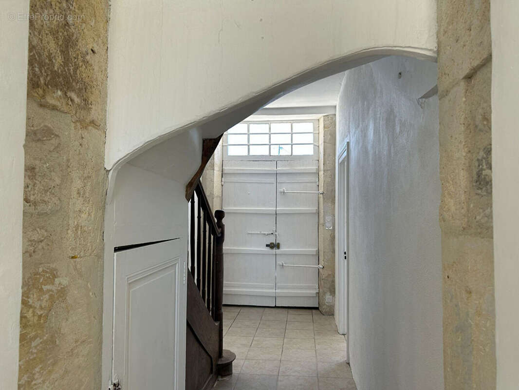 Grande maison de caractère au coeur de Néré avec jardin et dépendance - photo 16